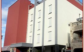Hotel Dina